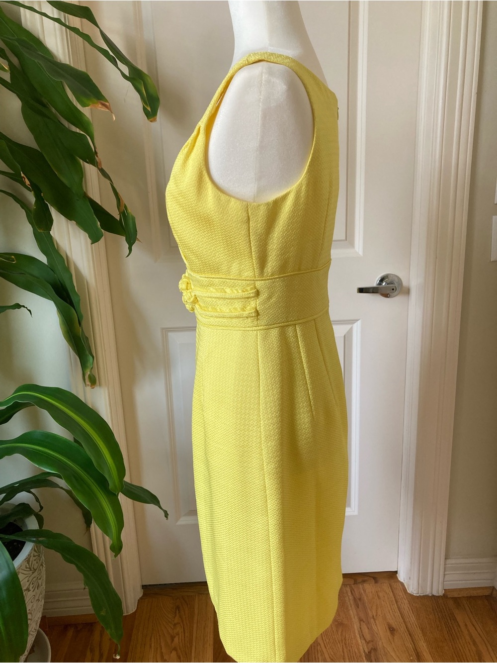 ANTONIO MELANI Bright Yellow V-Neck Floral Waist Sheath Dress - Picture 6 of 9